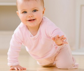 9 miesiąc życia niemowlęcia kalendarz rozwoju niemowlęcia
