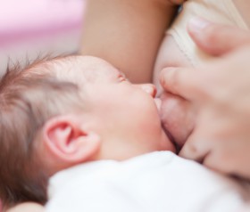 noworodek karmienie piersią