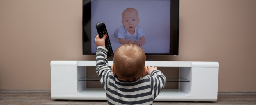 czy niemowlę może oglądać telewizję