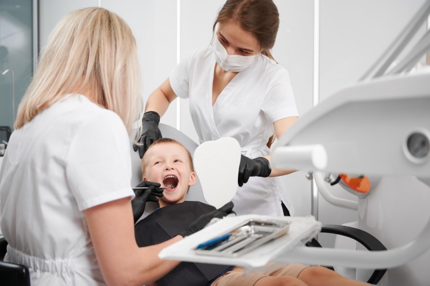 Stomatologia dziecięca - jak leczyć zęby dzieci bez strachu?
