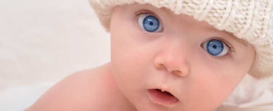 jak rozwijać słuch i wzrok niemowlaka
