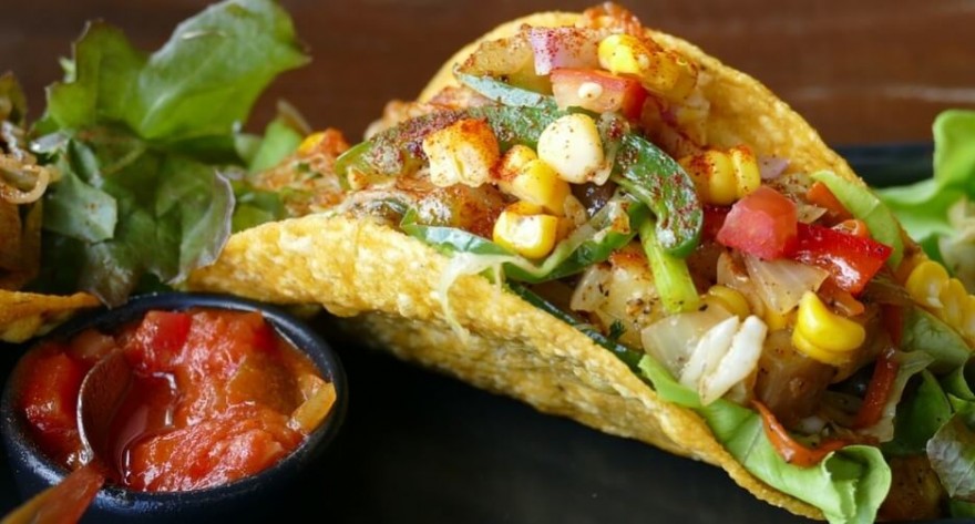 Tacos - prosta w wykonaniu, smaczna, meksykańska przekąska
